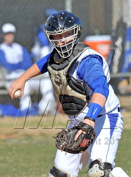Thumbnail 3 in Nolan Catholic vs Faith Christian (Texas Private School Classic) photogallery.