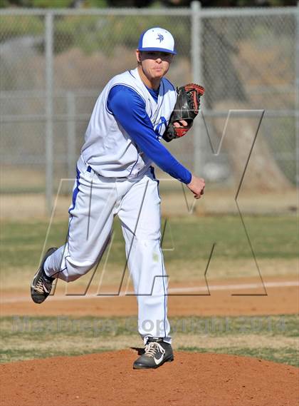 Thumbnail 2 in Nolan Catholic vs Faith Christian (Texas Private School Classic) photogallery.