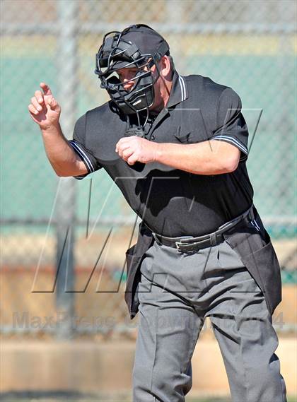 Thumbnail 3 in Nolan Catholic vs Faith Christian (Texas Private School Classic) photogallery.