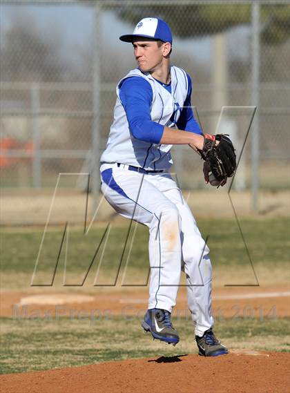 Thumbnail 3 in Nolan Catholic vs Faith Christian (Texas Private School Classic) photogallery.