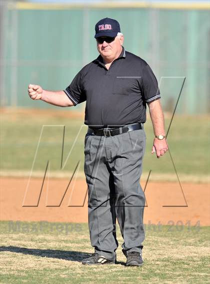 Thumbnail 2 in Nolan Catholic vs Faith Christian (Texas Private School Classic) photogallery.