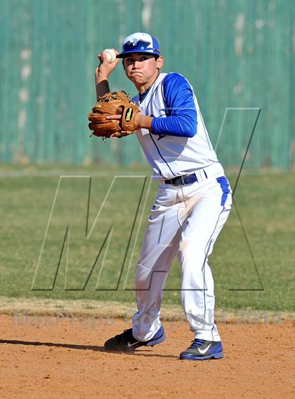 Thumbnail 2 in Nolan Catholic vs Faith Christian (Texas Private School Classic) photogallery.
