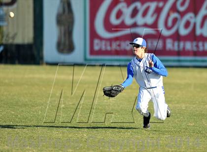 Thumbnail 1 in Nolan Catholic vs Faith Christian (Texas Private School Classic) photogallery.