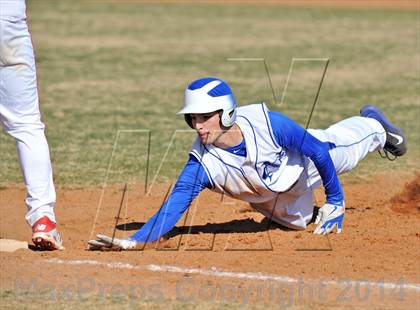 Thumbnail 1 in Nolan Catholic vs Faith Christian (Texas Private School Classic) photogallery.