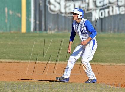 Thumbnail 2 in Nolan Catholic vs Faith Christian (Texas Private School Classic) photogallery.