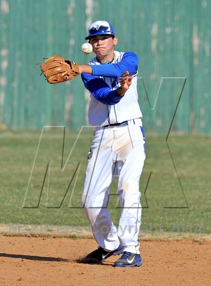 Thumbnail 3 in Nolan Catholic vs Faith Christian (Texas Private School Classic) photogallery.