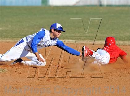 Thumbnail 2 in Nolan Catholic vs Faith Christian (Texas Private School Classic) photogallery.