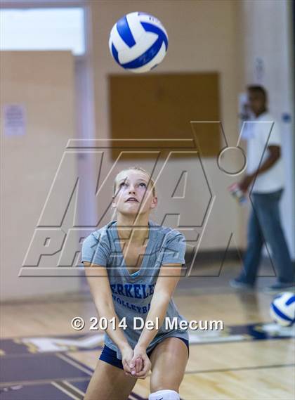 Thumbnail 2 in Robinson @ Berkeley Prep photogallery.