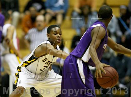 Thumbnail 2 in Sacramento vs. Bishop O'Dowd (Martin Luther King Classic) photogallery.