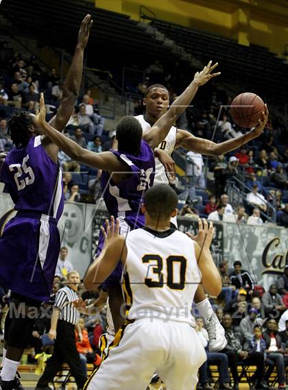 Thumbnail 3 in Sacramento vs. Bishop O'Dowd (Martin Luther King Classic) photogallery.