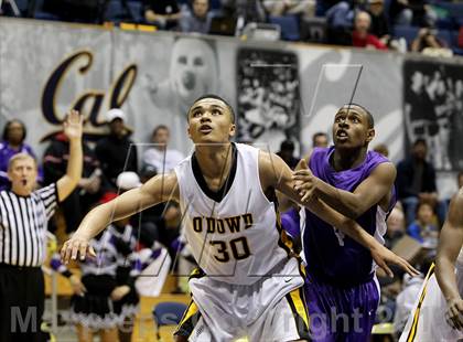 Thumbnail 2 in Sacramento vs. Bishop O'Dowd (Martin Luther King Classic) photogallery.