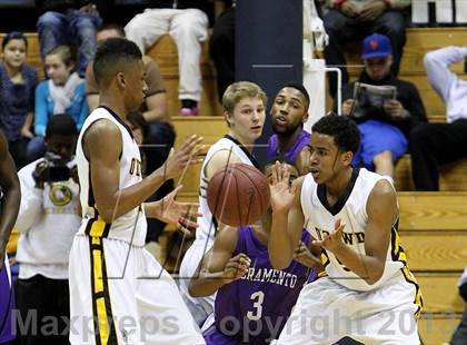 Thumbnail 2 in Sacramento vs. Bishop O'Dowd (Martin Luther King Classic) photogallery.