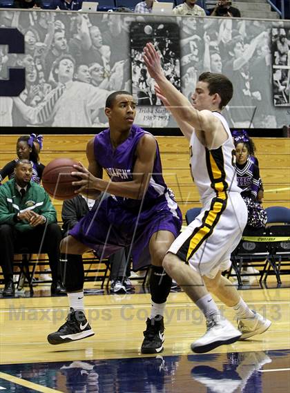 Thumbnail 3 in Sacramento vs. Bishop O'Dowd (Martin Luther King Classic) photogallery.