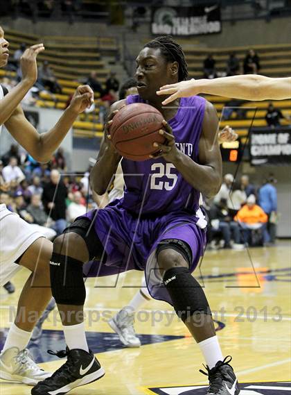 Thumbnail 3 in Sacramento vs. Bishop O'Dowd (Martin Luther King Classic) photogallery.