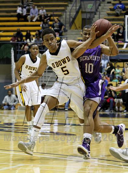 Thumbnail 1 in Sacramento vs. Bishop O'Dowd (Martin Luther King Classic) photogallery.