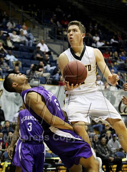 Thumbnail 2 in Sacramento vs. Bishop O'Dowd (Martin Luther King Classic) photogallery.