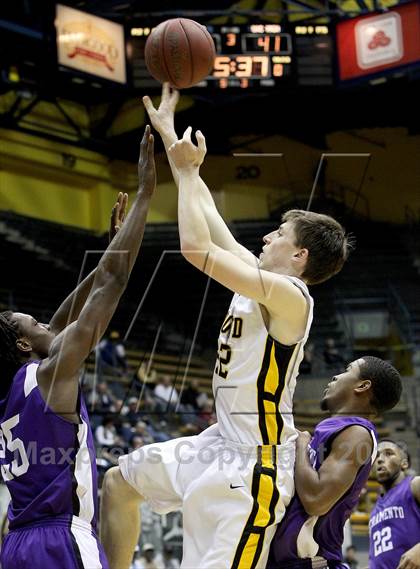 Thumbnail 2 in Sacramento vs. Bishop O'Dowd (Martin Luther King Classic) photogallery.