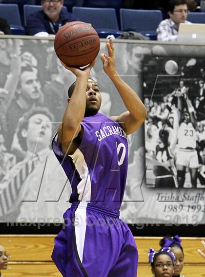 Thumbnail 2 in Sacramento vs. Bishop O'Dowd (Martin Luther King Classic) photogallery.