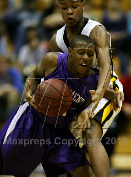 Thumbnail 3 in Sacramento vs. Bishop O'Dowd (Martin Luther King Classic) photogallery.