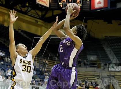 Thumbnail 3 in Sacramento vs. Bishop O'Dowd (Martin Luther King Classic) photogallery.