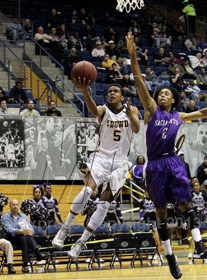 Thumbnail 1 in Sacramento vs. Bishop O'Dowd (Martin Luther King Classic) photogallery.
