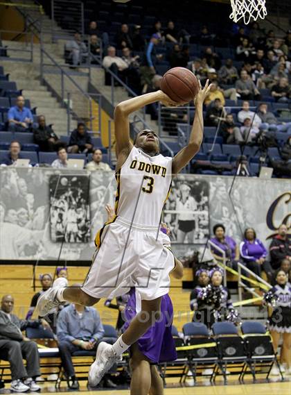 Thumbnail 3 in Sacramento vs. Bishop O'Dowd (Martin Luther King Classic) photogallery.
