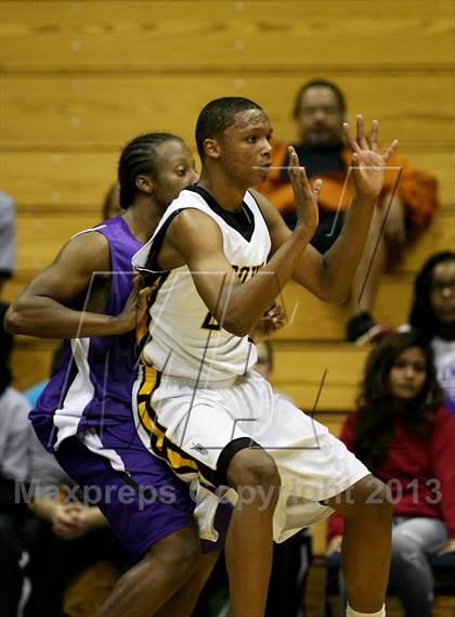 Thumbnail 3 in Sacramento vs. Bishop O'Dowd (Martin Luther King Classic) photogallery.