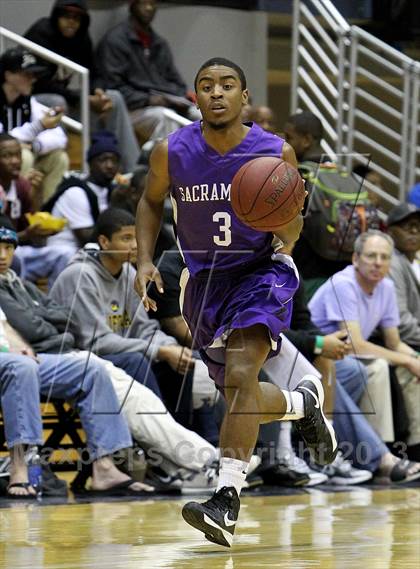 Thumbnail 3 in Sacramento vs. Bishop O'Dowd (Martin Luther King Classic) photogallery.