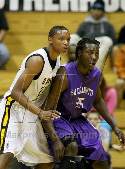 Thumbnail 1 in Sacramento vs. Bishop O'Dowd (Martin Luther King Classic) photogallery.