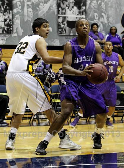 Thumbnail 1 in Sacramento vs. Bishop O'Dowd (Martin Luther King Classic) photogallery.