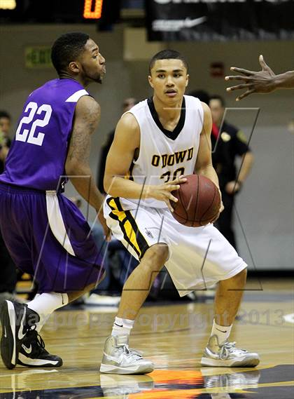 Thumbnail 3 in Sacramento vs. Bishop O'Dowd (Martin Luther King Classic) photogallery.