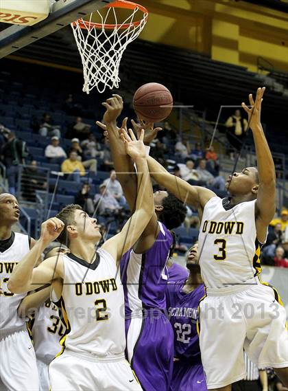 Thumbnail 1 in Sacramento vs. Bishop O'Dowd (Martin Luther King Classic) photogallery.