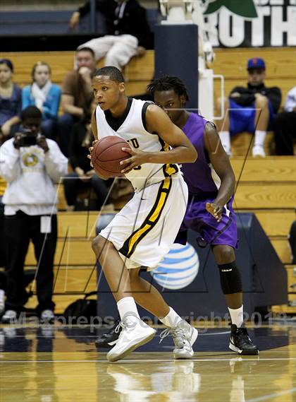 Thumbnail 2 in Sacramento vs. Bishop O'Dowd (Martin Luther King Classic) photogallery.