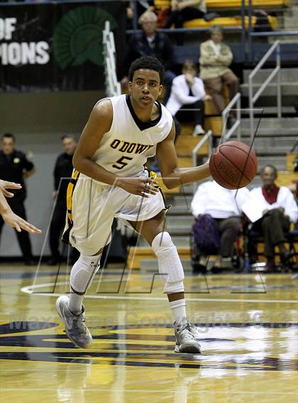 Thumbnail 1 in Sacramento vs. Bishop O'Dowd (Martin Luther King Classic) photogallery.