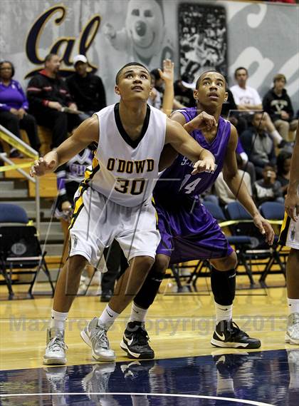Thumbnail 3 in Sacramento vs. Bishop O'Dowd (Martin Luther King Classic) photogallery.