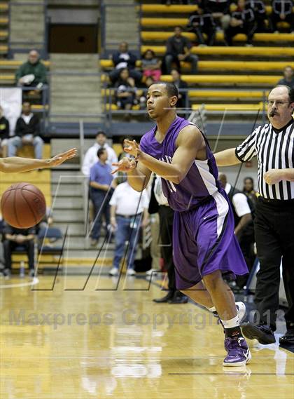 Thumbnail 1 in Sacramento vs. Bishop O'Dowd (Martin Luther King Classic) photogallery.