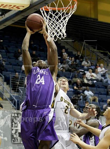 Thumbnail 3 in Sacramento vs. Bishop O'Dowd (Martin Luther King Classic) photogallery.