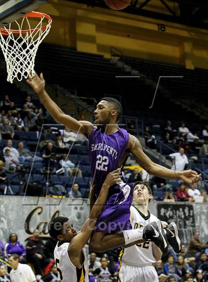 Thumbnail 1 in Sacramento vs. Bishop O'Dowd (Martin Luther King Classic) photogallery.