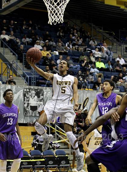 Thumbnail 1 in Sacramento vs. Bishop O'Dowd (Martin Luther King Classic) photogallery.