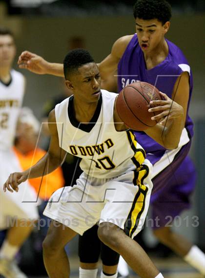 Thumbnail 1 in Sacramento vs. Bishop O'Dowd (Martin Luther King Classic) photogallery.