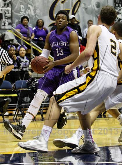 Thumbnail 3 in Sacramento vs. Bishop O'Dowd (Martin Luther King Classic) photogallery.