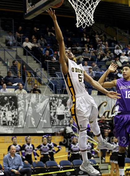 Thumbnail 2 in Sacramento vs. Bishop O'Dowd (Martin Luther King Classic) photogallery.