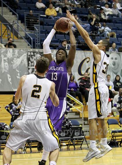 Thumbnail 1 in Sacramento vs. Bishop O'Dowd (Martin Luther King Classic) photogallery.