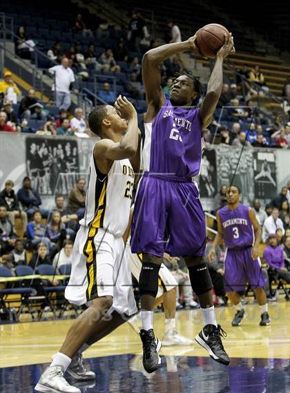 Thumbnail 1 in Sacramento vs. Bishop O'Dowd (Martin Luther King Classic) photogallery.