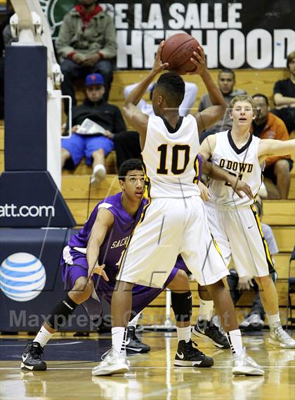 Thumbnail 3 in Sacramento vs. Bishop O'Dowd (Martin Luther King Classic) photogallery.