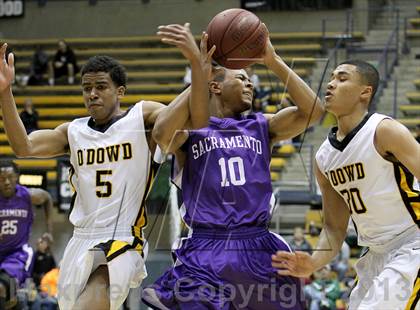 Thumbnail 2 in Sacramento vs. Bishop O'Dowd (Martin Luther King Classic) photogallery.