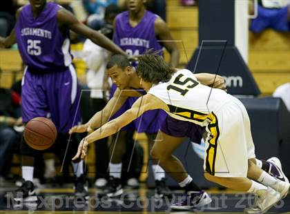 Thumbnail 2 in Sacramento vs. Bishop O'Dowd (Martin Luther King Classic) photogallery.