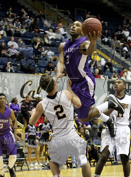 Thumbnail 1 in Sacramento vs. Bishop O'Dowd (Martin Luther King Classic) photogallery.