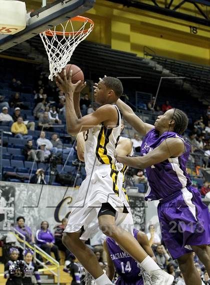 Thumbnail 1 in Sacramento vs. Bishop O'Dowd (Martin Luther King Classic) photogallery.