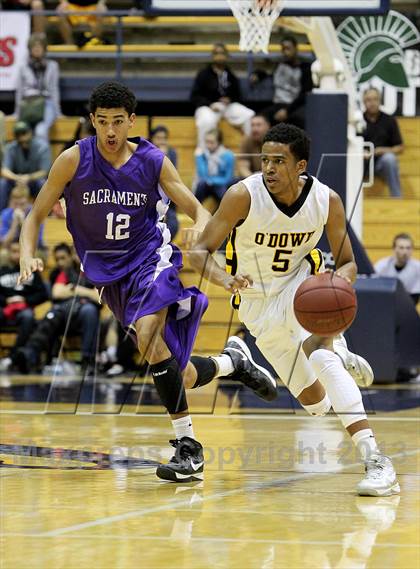 Thumbnail 2 in Sacramento vs. Bishop O'Dowd (Martin Luther King Classic) photogallery.